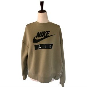 Nike Essentials Fleece Cropped Crew Sweatshirt